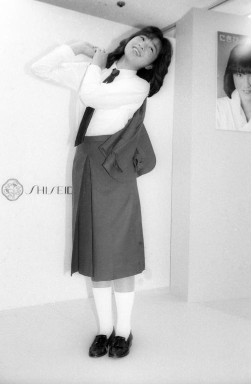 84年2月、資生堂キャンペーンガールに選ばれ、健康的でかわいいお色気をふりまく菊池桃子
